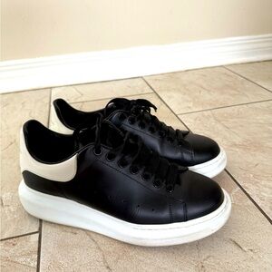 Alexander Mcqueen oversized black and white
